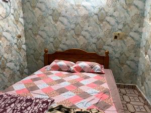 Postel nebo postele na pokoji v ubytování Arulravi illam