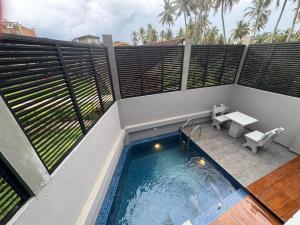 a balcony with a swimming pool and a table at Villa DEE DEE & Wellness in Galle