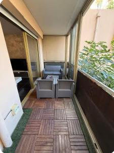 Χώρος καθιστικού στο Soleil & serenité votre T2 au Cannet