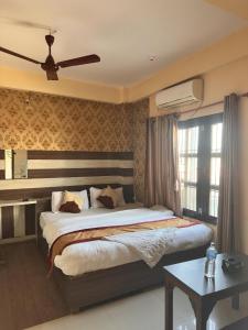 Ένα ή περισσότερα κρεβάτια σε δωμάτιο στο HOTEL OPERA Deluxe