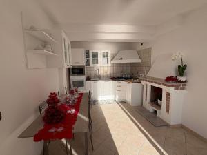 Kuchyň nebo kuchyňský kout v ubytování Casa Pino