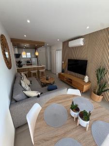 Μια τηλεόραση ή/και κέντρο ψυχαγωγίας στο Apartamento Ronda III