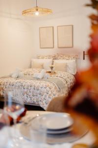 Ένα ή περισσότερα κρεβάτια σε δωμάτιο στο Cœur de ville Le Petit Châteauvert