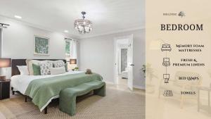 Ένα ή περισσότερα κρεβάτια σε δωμάτιο στο 7BR 5BA w Pool Hot Tub Sport Court & Game Room