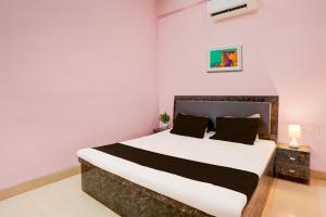 En eller flere senge i et værelse på Hotel O Highway 34 Hotel