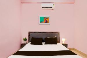 En eller flere senge i et værelse på Hotel O Highway 34 Hotel