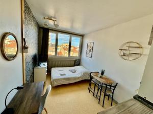 Postel nebo postele na pokoji v ubytování Hyper Centre de Valence - Studio N23 + 11 fotografií