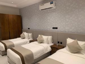 En eller flere senge i et værelse på البرج للشقق المخدومة 2 + 24 billeder