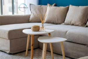 Posezení v ubytování Azure Infinity - Sea view, Pools & SPA - Over the Sea and Under the Sky + 19 fotografií