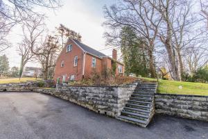 Το κτήριο όπου στεγάζεται  η παραθεριστική κατοικία