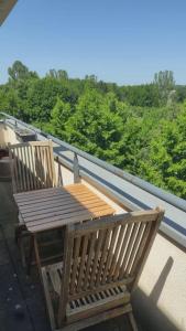 Ảnh trong thư viện ảnh của Grande chambre et salle de bain privée et balcon ở Strasbourg