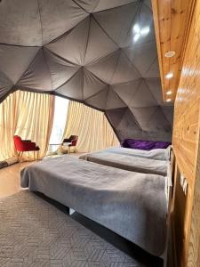 Ένα ή περισσότερα κρεβάτια σε δωμάτιο στο Asman Glamping +25 φωτογραφίες