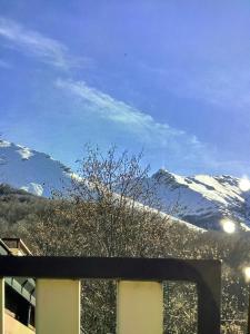 Vista general de una montaña o vista desde el departamento 2 fotos más