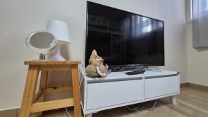 TV a/nebo společenská místnost v ubytování Nick's home01