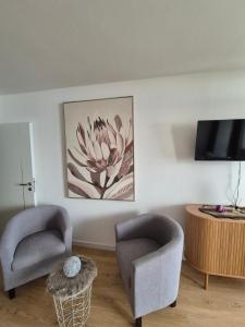 Et tv og/eller underholdning på HoamatBlick Apartment mit Panoramahallenbad