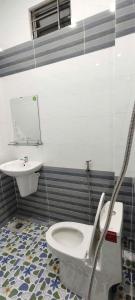 Et badeværelse på Arasam Homestay Bình An