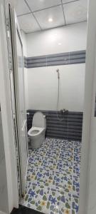 Et badeværelse på Arasam Homestay Bình An