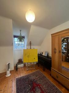 Posezení v ubytování Light & Stylish Loft Apartment in Heart of the Old Town + 14 fotografií