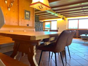 Fotografie z fotogalerie ubytování Großzügige Ferienwohnung am Tegernsee mit Südbalkon und Wallbergblick v destinaci Bad Wiessee + 12 fotografií