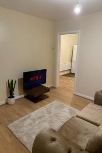 a living room with a tv and a couch at 3-Bed Home, Free Parking, Smart TV,Family & Business Ready in Slough