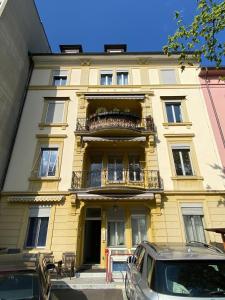 Το κτήριο όπου στεγάζεται  το διαμέρισμα