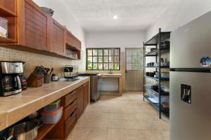 Η κουζίνα ή μικρή κουζίνα στο Casa Quinta Luna Guest house Near to Cancun air port