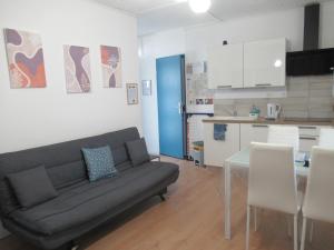 Η κουζίνα ή μικρή κουζίνα στο Gîte la Chaumette appartement Turquoise