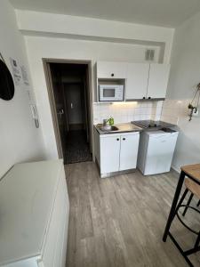 Kuchyň nebo kuchyňský kout v ubytování Hyper Centre de Valence - Studio N4