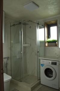 Ένα μπάνιο στο Садиба Кичера Еко +43 φωτογραφίες