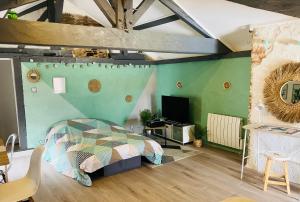 Μια τηλεόραση ή/και κέντρο ψυχαγωγίας στο Les chambres d'Ursule