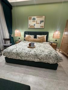 Postel nebo postele na pokoji v ubytování شقق اوليفيا الفاخرة