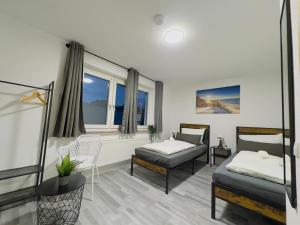 Φωτογραφία από το άλμπουμ του STN Kocherwald Suite - Ferienwohnung mit 4 Schlafzimmer, 8 Big Beds, Parkplatz & Balkon, Highspeed WLAN, Netflix Premium, Zentral zu Audi & Schwarz Gruppe σε Bad Friedrichshall