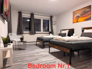 Φωτογραφία από το άλμπουμ του STN Kocherwald Suite - Ferienwohnung mit 4 Schlafzimmer, 8 Big Beds, Parkplatz & Balkon, Highspeed WLAN, Netflix Premium, Zentral zu Audi & Schwarz Gruppe σε Bad Friedrichshall