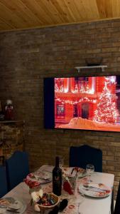 Μια τηλεόραση ή/και κέντρο ψυχαγωγίας στο Villa Mzetamze +33 φωτογραφίες