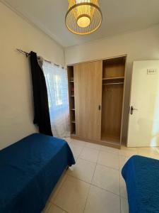 Ένα ή περισσότερα κρεβάτια σε δωμάτιο στο Cosy Corner Apartment +2 φωτογραφίες