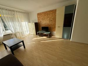 Μια τηλεόραση ή/και κέντρο ψυχαγωγίας στο Tulpen Residenz