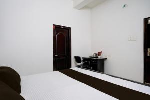 Ένα ή περισσότερα κρεβάτια σε δωμάτιο στο SPOT ON Sanskrit Guest House +29 φωτογραφίες