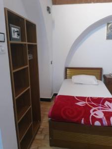 Postel nebo postele na pokoji v ubytování Aki Nira Guest House & اكي نيرا بيتش