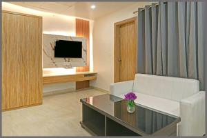 Μια τηλεόραση ή/και κέντρο ψυχαγωγίας στο The Sapphire Crown