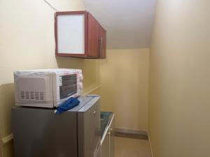 Φωτογραφία από το άλμπουμ του Economicals & Small apartment 10 minutes from Abu Dhabi Airport for Married Couple or Single στο Άμπου Ντάμπι