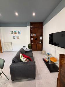 a living room with a couch and a flat screen tv at LillaBloom in Nocera Inferiore