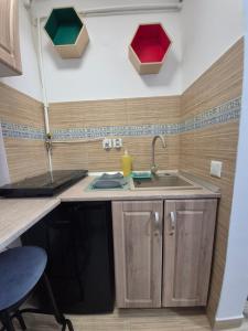 Η κουζίνα ή μικρή κουζίνα στο House of colors