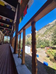 Nespecifikovaný výhled na hory nebo výhled na hory při pohledu z kempu