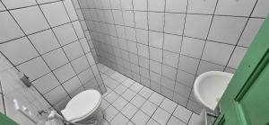 Et badeværelse på Casa Temporada Maré Alta + 14 billeder