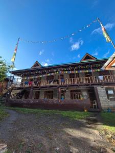 Budova, kde se kemp nachází