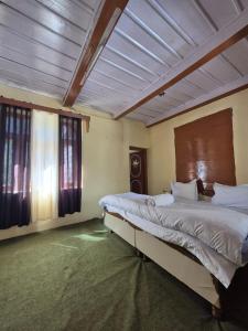 Postel nebo postele na pokoji v ubytování Rackham Stays