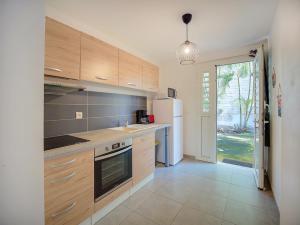 Η κουζίνα ή μικρή κουζίνα στο Appartement avec jardin à 200m de la plage