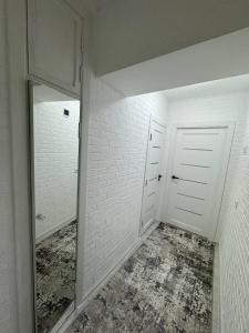 Ένα μπάνιο στο Apartament cu 1 camera +3 φωτογραφίες