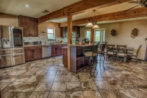 Køkken eller tekøkken på Two Waters Retreat