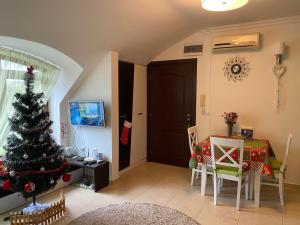 Μια τηλεόραση ή/και κέντρο ψυχαγωγίας στο Сирена +75 φωτογραφίες